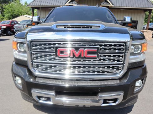Used 2018 GMC Sierra 2500 Denali w/ Duramax Plus Package AWD/4WD image 2