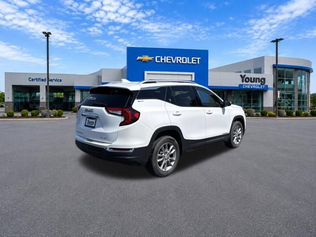 Used 2024 GMC Terrain SLT AWD/4WD image 7