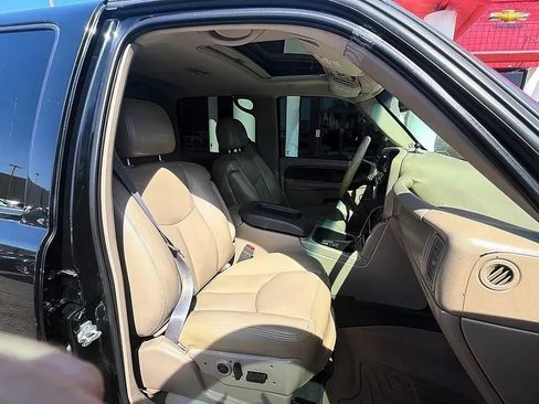 Used 2004 Chevrolet Avalanche 2500 w/ Preferred Equipment Group AWD/4WD image 46