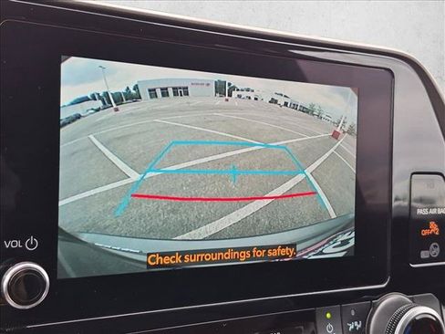 Used 2025 Toyota Highlander LE FWD image 13