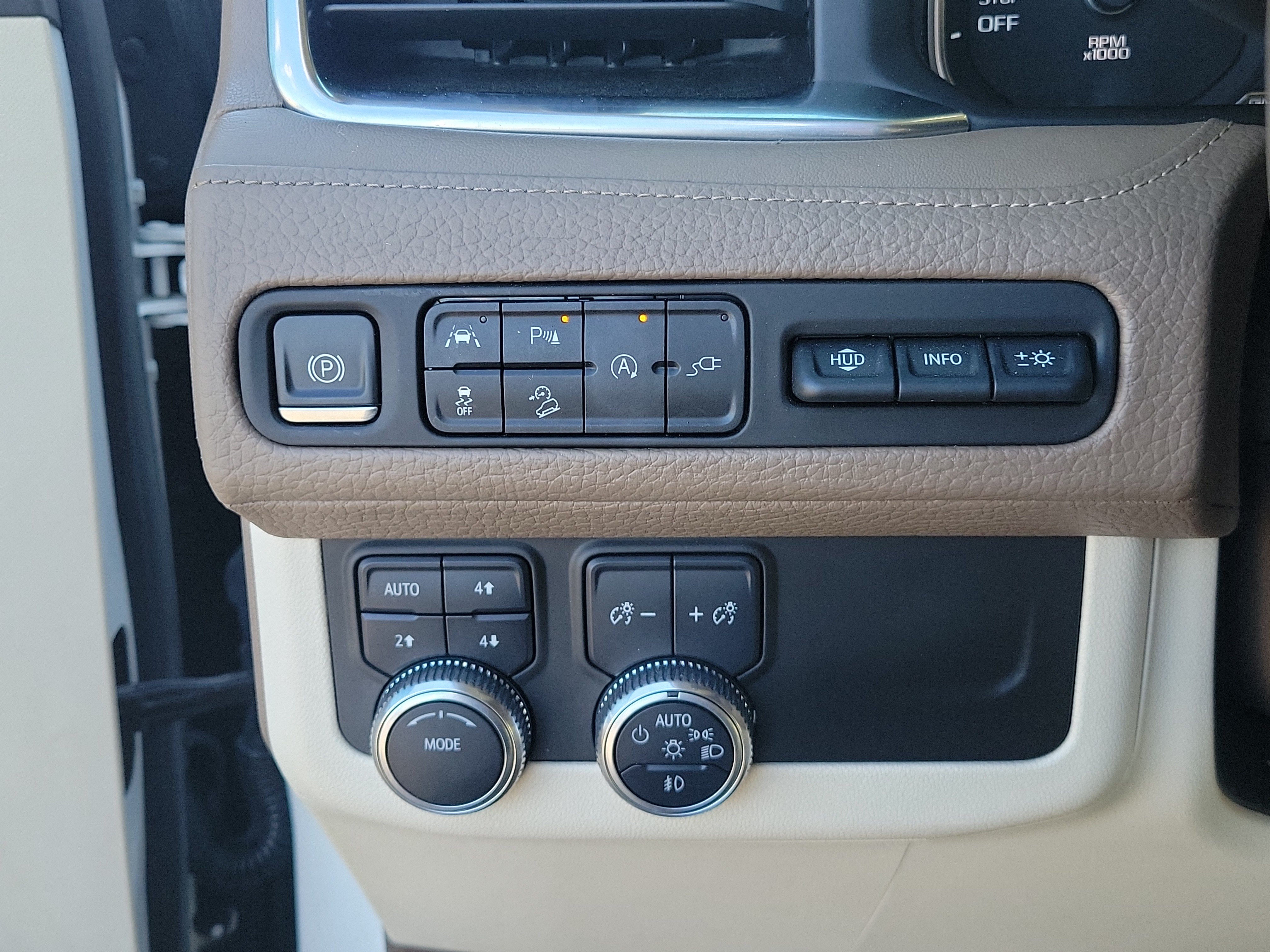 Used 2021 GMC Yukon XL Denali w/ Denali Premium Package AWD/4WD image 22