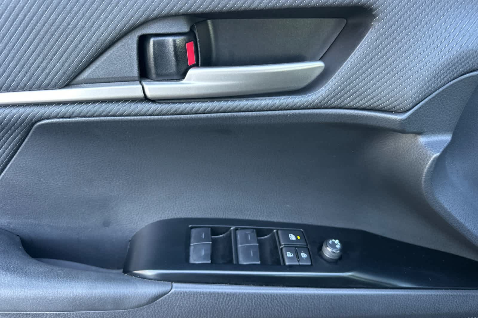 Used 2025 Toyota Camry SE w/ Convenience Package FWD image 12