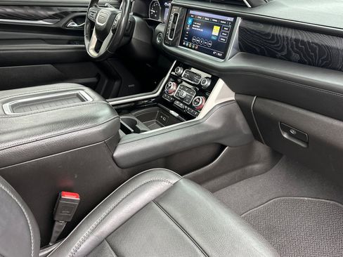 Used 2021 GMC Yukon Denali w/ Advanced Technology Package image 17