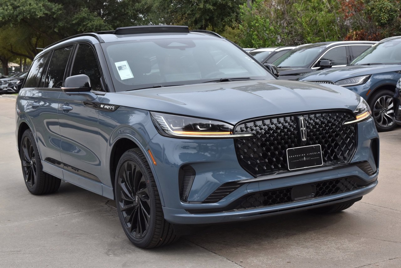 New 2027 Lincoln Aviator Reserve w/ Jet Appearance Package RWD image 3