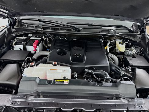 Certified 2025 Toyota Tundra SR5 AWD/4WD image 10