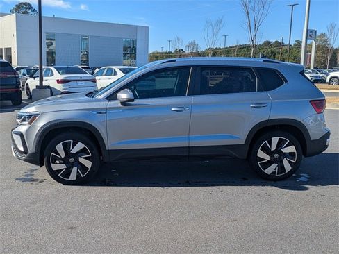 Certified 2024 Volkswagen Taos SEL image 7