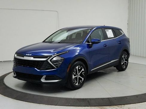 Used 2025 Kia Sportage EX FWD image 3