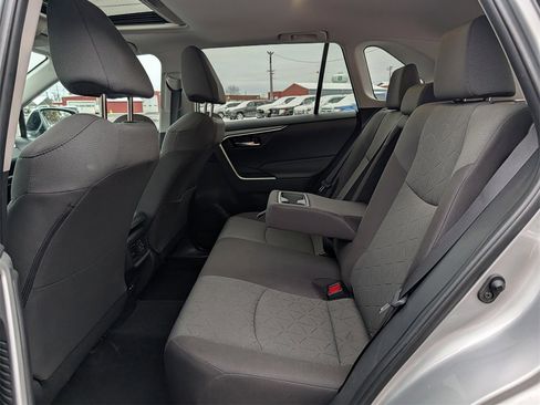Used 2022 Toyota RAV4 XLE w/ Convenience Package image 12