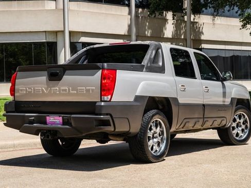 Used 2004 Chevrolet Avalanche 2WD image 32