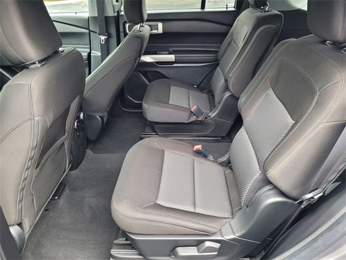 Used 2022 Ford Explorer XLT image 8