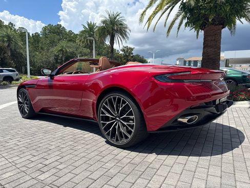 Used 2023 Aston Martin DB11 Volante RWD image 2