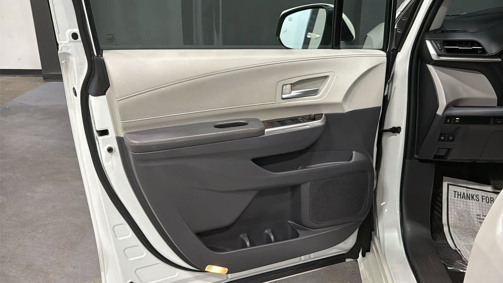 Used 2021 Toyota Sienna XLE w/ XLE Plus Package AWD/4WD image 9
