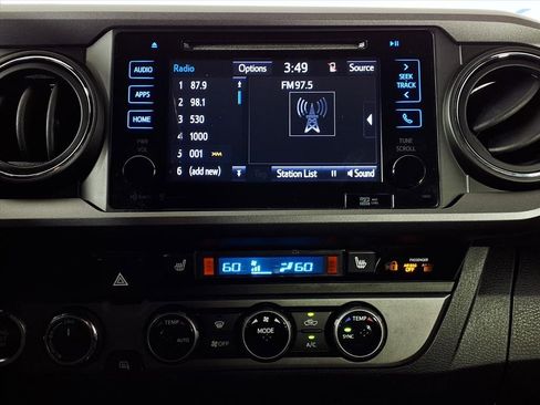 Used 2016 Toyota Tacoma TRD Sport image 15