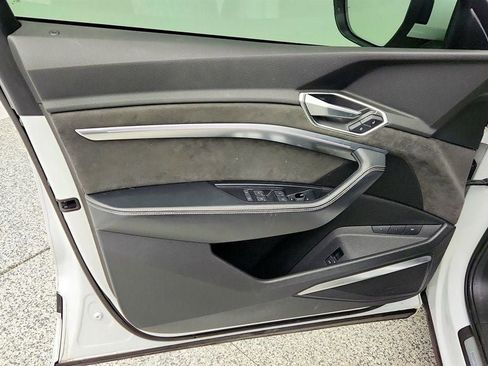 Used 2019 Audi e-tron Prestige w/ Prestige Package image 11