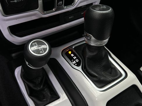 Used 2020 Jeep Wrangler Unlimited Sport image 19