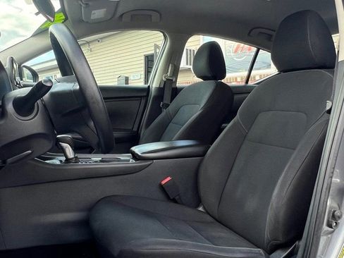 Used 2024 Nissan Sentra S image 10