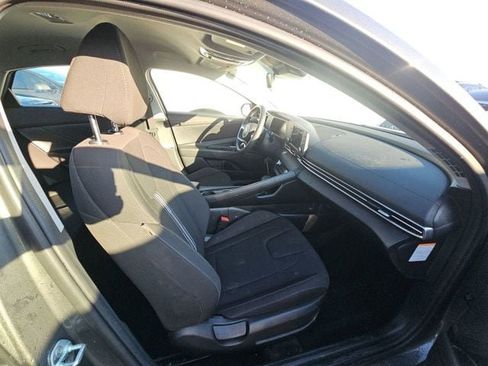 Used 2025 Hyundai Elantra Blue image 6