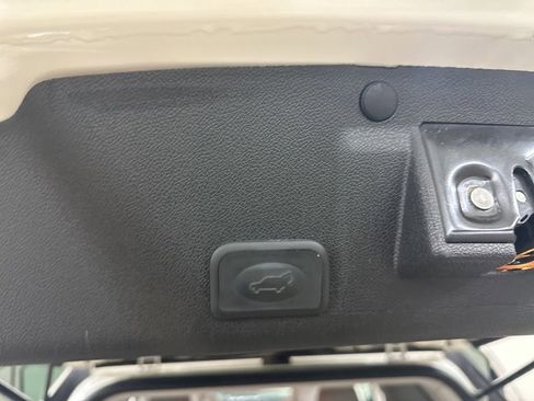 Used 2012 GMC Acadia Denali image 29