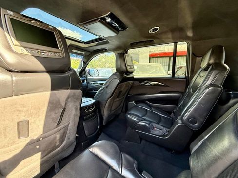 Used 2018 Cadillac Escalade ESV Platinum RWD image 38
