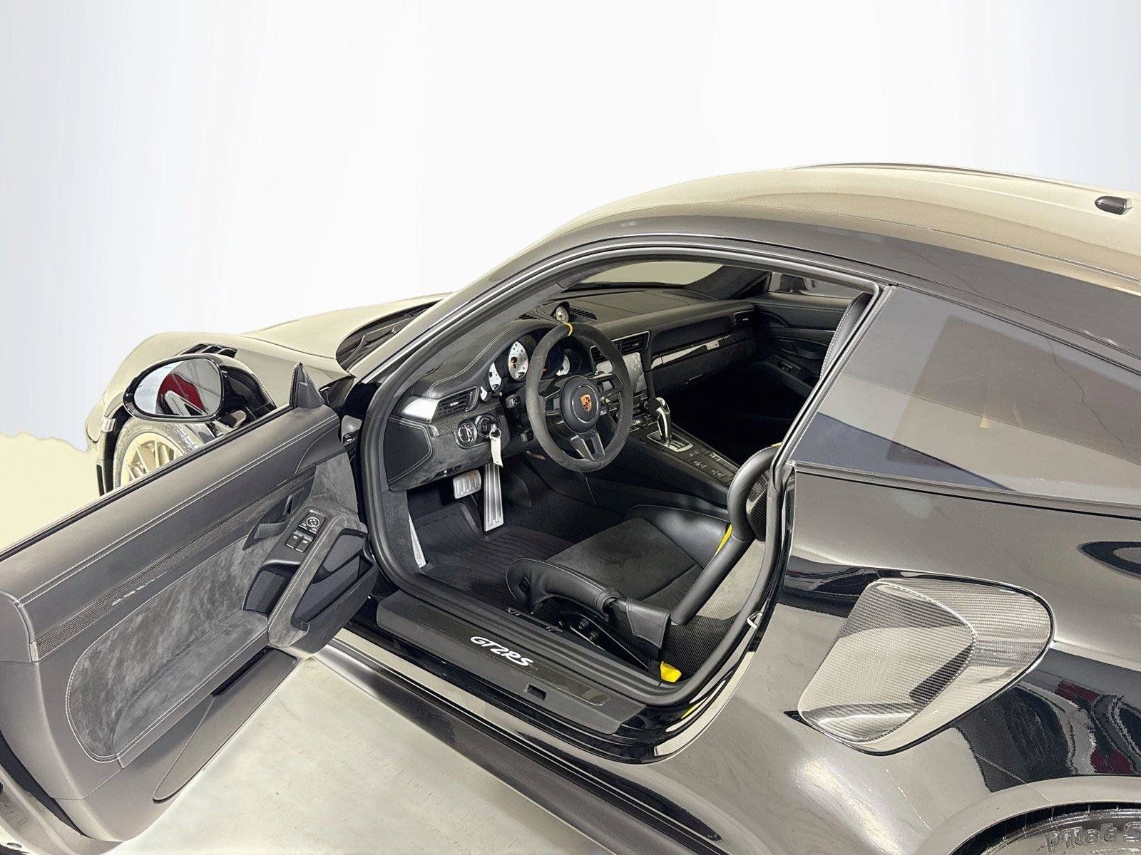 Used 2018 Porsche 911 GT2 RS RWD image 12