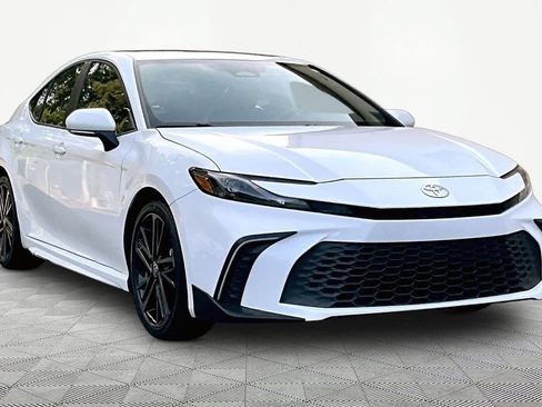 Certified 2025 Toyota Camry SE FWD image 3
