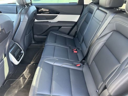 Used 2024 Lincoln Nautilus Premier image 8