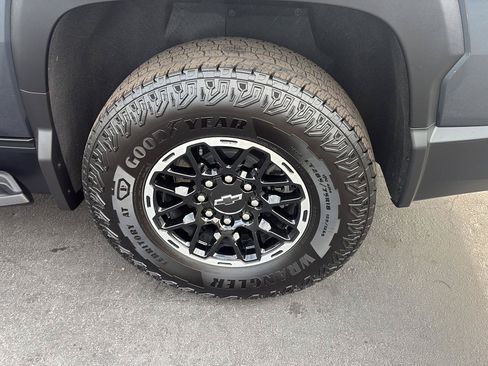 Used 2026 Chevrolet Silverado EV Trail Boss AWD/4WD image 27