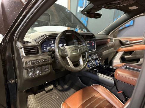 Used 2023 GMC Yukon Denali Ultimate AWD/4WD image 11