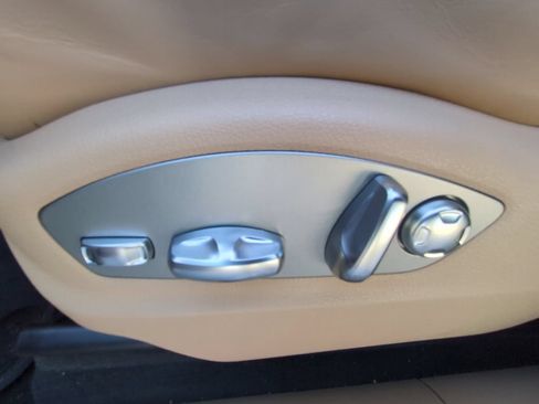 Used 2026 Porsche Macan AWD/4WD image 9