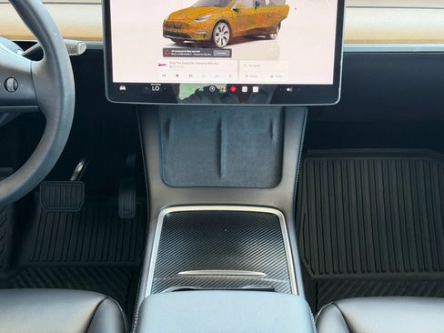 Used 2022 Tesla Model Y Long Range AWD/4WD image 18