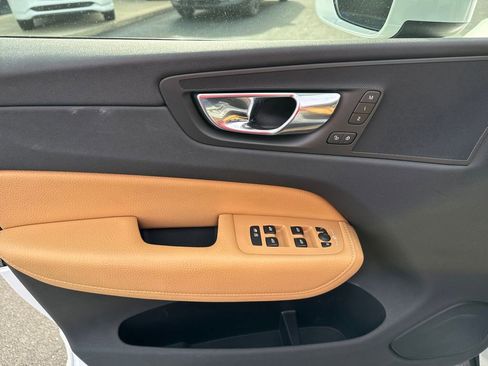 Used 2019 Volvo XC60 T5 Momentum w/ Premium Package image 11