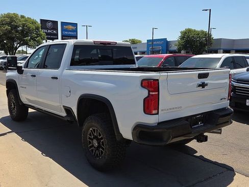 New 2026 Chevrolet Silverado 2500 ZR2 AWD/4WD image 3