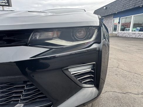 Used 2017 Chevrolet Camaro SS RWD image 5