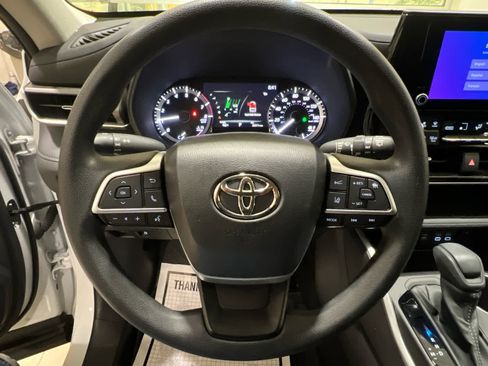 Used 2023 Toyota Highlander L image 20