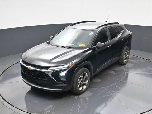 Used 2024 Chevrolet Trax LT w/ LT Convenience Package image 25