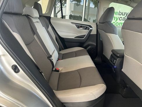 Used 2025 Toyota RAV4 XLE AWD/4WD image 25