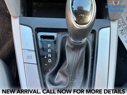 Used 2017 Hyundai Elantra SE image 10
