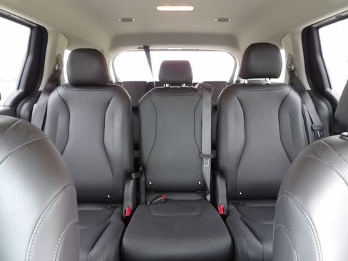Used 2026 Kia Carnival LXS FWD image 21