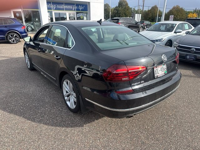 Used 2018 Volkswagen Passat 2.0T SEL Premium FWD image 5
