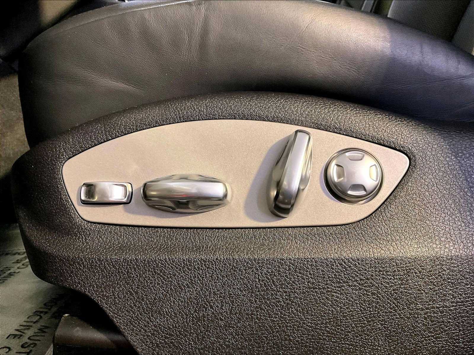 Certified 2024 Porsche Macan S AWD/4WD image 39