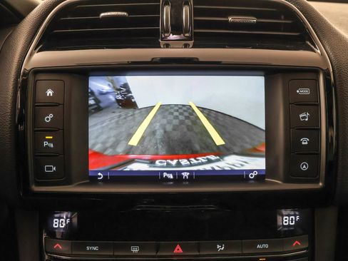 Used 2017 Jaguar F-PACE Premium image 6