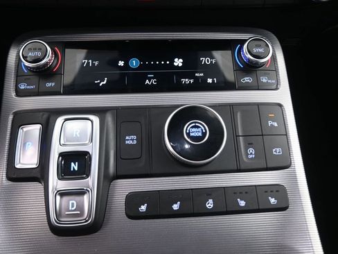 Used 2023 Hyundai Palisade Calligraphy image 3