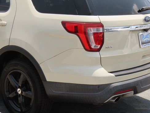 Used 2018 Ford Explorer XLT FWD image 10