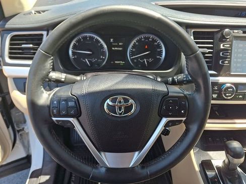 Used 2018 Toyota Highlander XLE AWD/4WD image 20