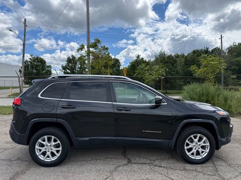 Used 2014 Jeep Cherokee Latitude w/ Comfort/Convenience Group AWD/4WD image 2