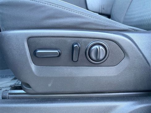 Used 2021 Chevrolet Silverado 1500 LT image 19