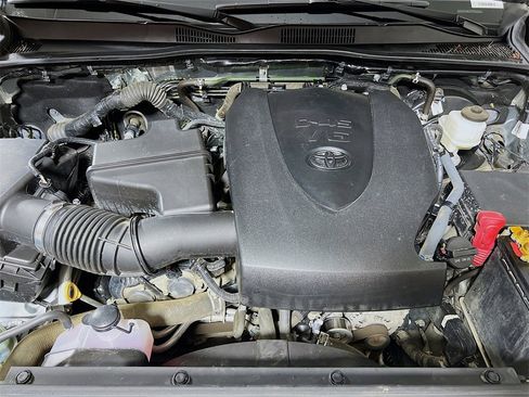 Certified 2022 Toyota Tacoma SR5 image 27