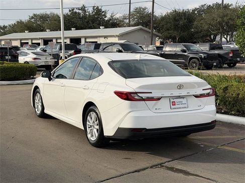 Certified 2025 Toyota Camry LE image 5