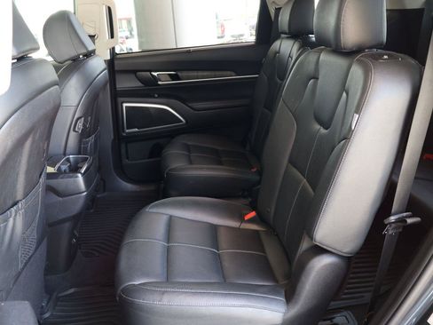 Used 2023 Kia Telluride EX w/ EX Captain's Chair Package FWD image 14