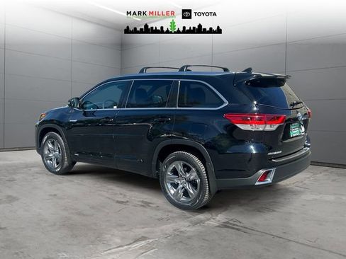 Certified 2019 Toyota Highlander Limited Platinum image 3